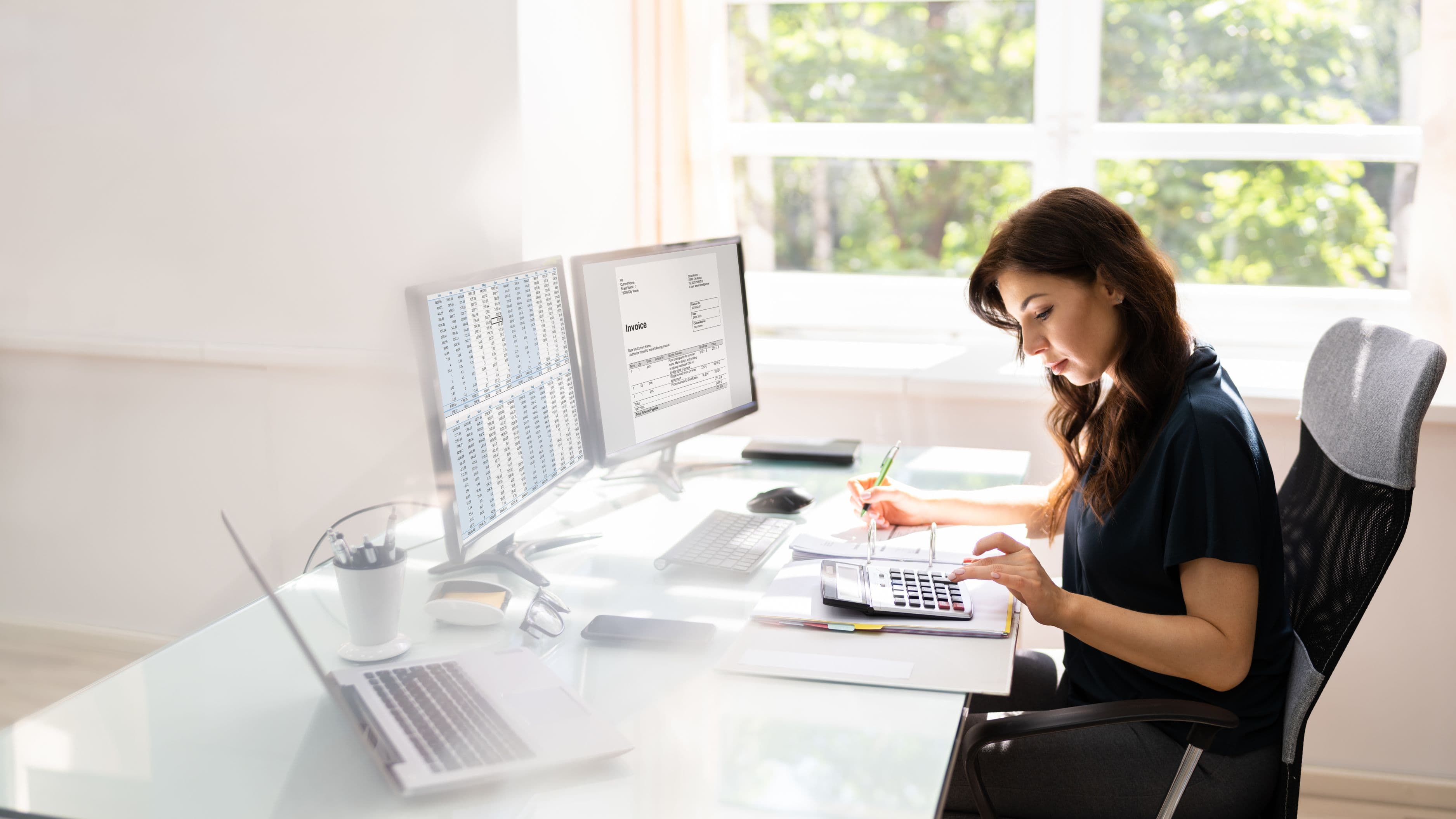 How to Handle Invoices From Freelancers Without the Chaos